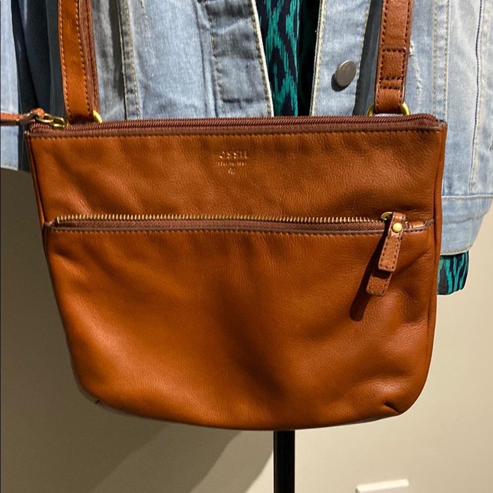 NWOT Fossil Tinsley medium Brown Issue Leather Crossbody Bag.